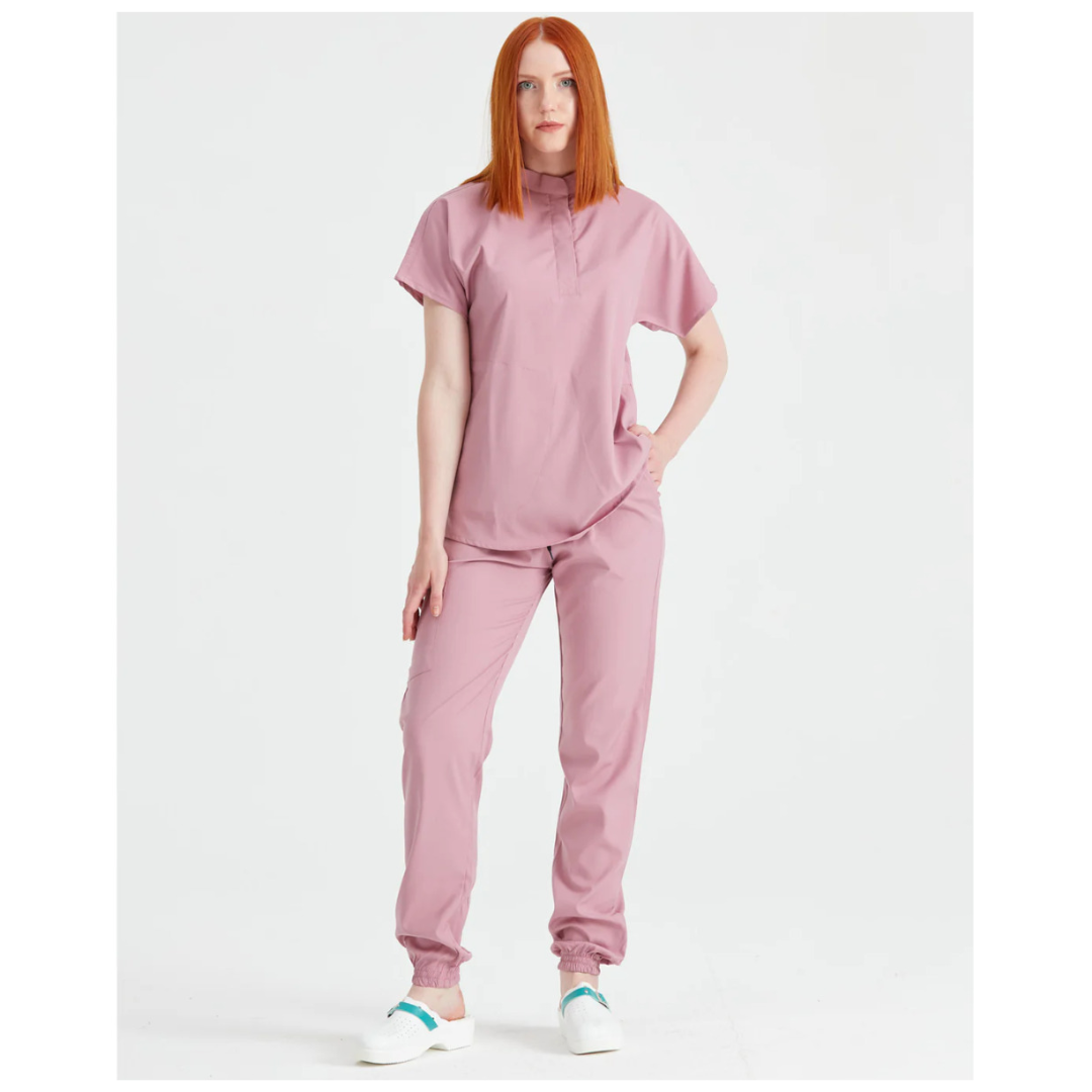 Costum medical roz pudra unisex, Model Activity - XL